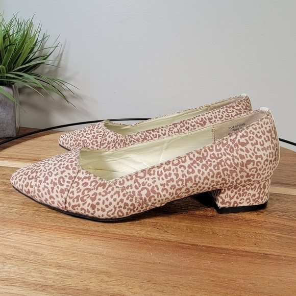 Journey Mini Leopard Print Pointed Toe Heeled Loafers Size 6 - Picture 10 of 17